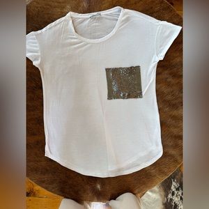 DEX white t-shirt with silver metallic pocket.